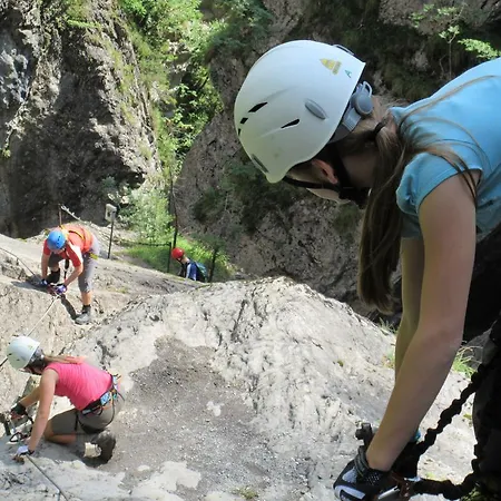 格尔霍夫酒店 *